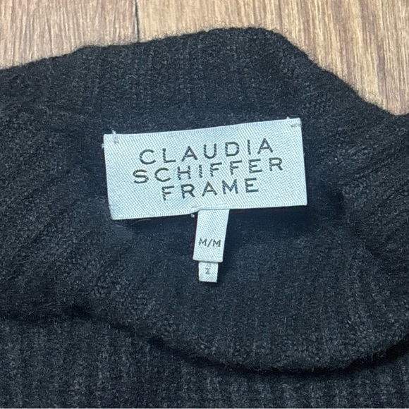 🔥🔥🔥Claudia Schiffer X FRAME 100%Cashmere Turtleneck Black Sweater Size: Medium🔥🔥 - Picture 2 of 8
